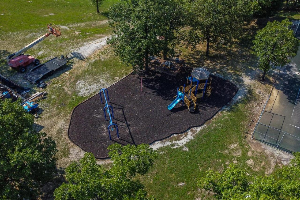 Eagle Nest Resort Pristine Dream Брэнсон Экстерьер фото