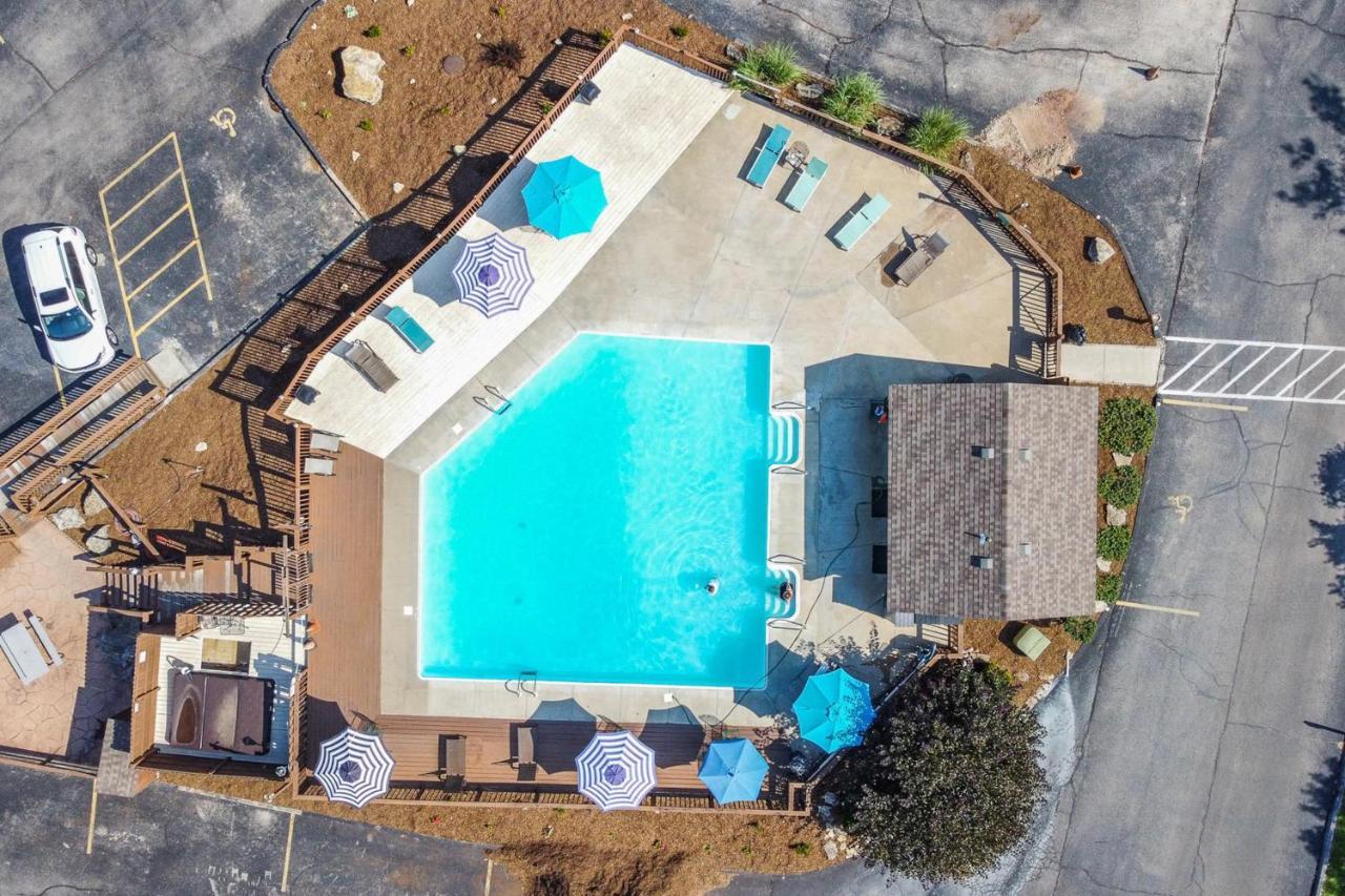Eagle Nest Resort Pristine Dream Брэнсон Экстерьер фото